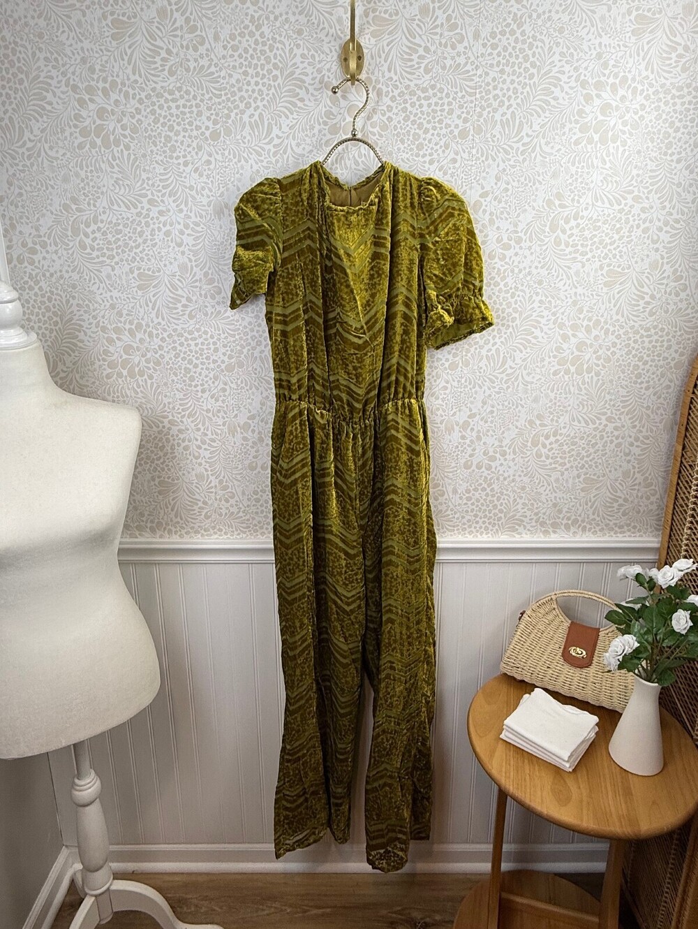 Adelyn Rae Green Adria Mock-Neck Short-Sleeve Burnout Jumpsuit - Size - Medium